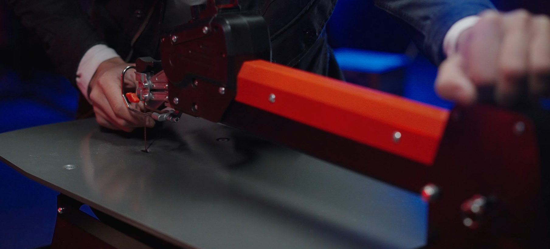 BuckTool 22-Inch Variable Speed Scroll Saw for Precision Woodworking