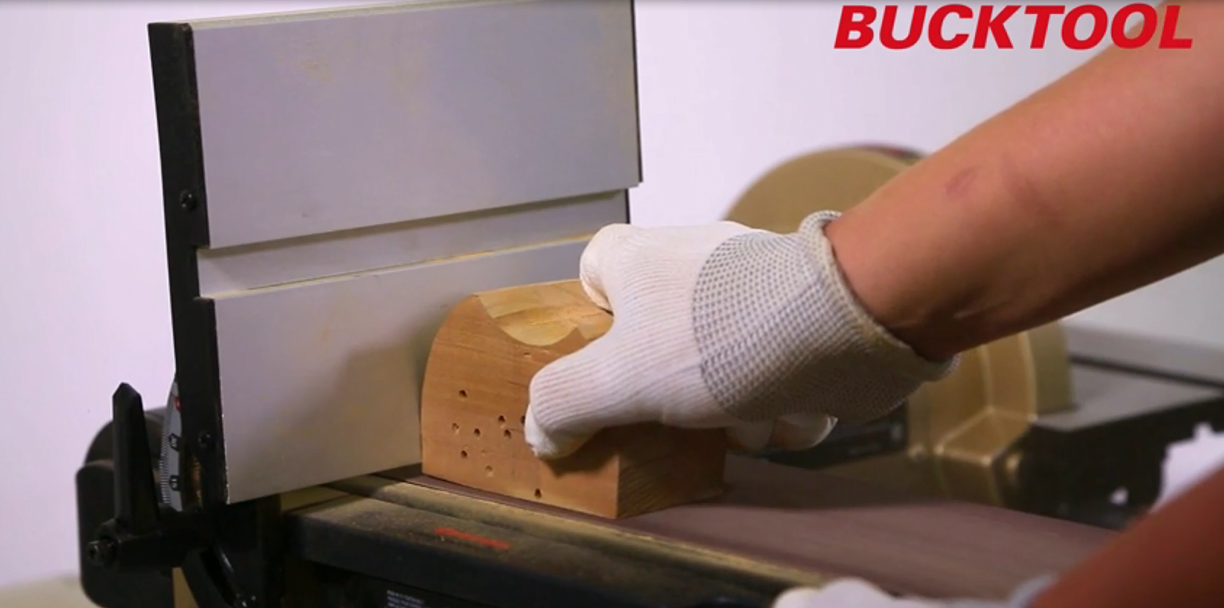 Upgrade Your Workshop with the Bucktool BD4801 Benchtop Belt & Disc Sander – Precision & Power Combined!